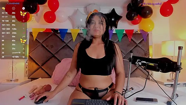 Snapshot of LuciaCollins_ chatting on September 29, 12:33 pm LuciaCollins online show from September 29, 12:33 pm