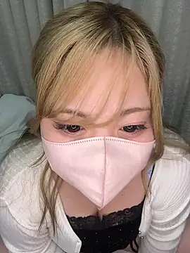 Snapshot of Chua-chan chatting on October 4, 3:57 pm Chua-chan online show from October 4, 3:57 pm