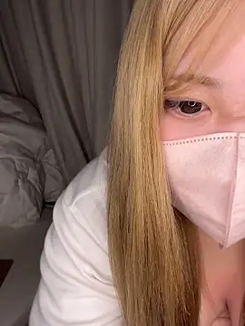 Snapshot of Chua-chan chatting on October 21, 7:35 pm Chua-chan online show from October 21, 7:35 pm