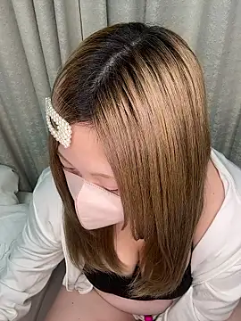 Snapshot of Chua-chan chatting on October 31, 7:32 pm Chua-chan online show from October 31, 7:32 pm