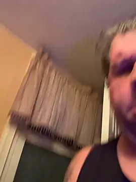 Snapshot of Stephanie1984 chatting on November 17, 4:38 am Stephanie1984 online show from November 17, 4:38 am