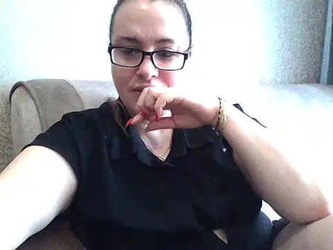 Snapshot of karina160000 chatting on January 6, 7:01 am karina160000 online show from January 6, 7:01 am