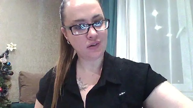 Snapshot of karina160000 chatting on December 18, 2:43 pm karina160000 online show from December 18, 2:43 pm