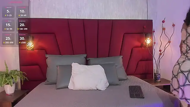 Snapshot of Miranda_Laurent chatting on October 7, 7:26 pm Miranda Laurent online show from October 7, 7:26 pm