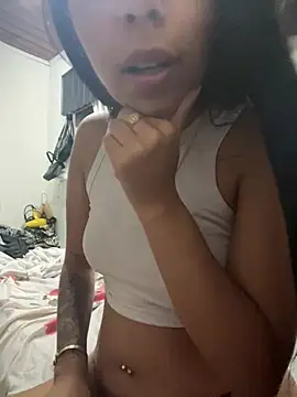 lulizoee online show from February 5, 6:04 pm