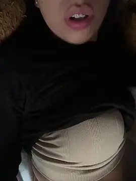lulizoee online show from May 4, 7:39 pm