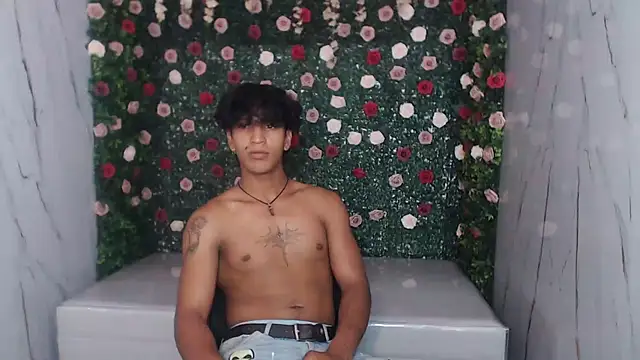 Snapshot of bull_cam chatting on November 3, 7:39 pm bull cam online show from November 3, 7:39 pm