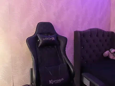 Snapshot of bull_cam chatting on November 26, 8:53 pm bull cam online show from November 26, 8:53 pm