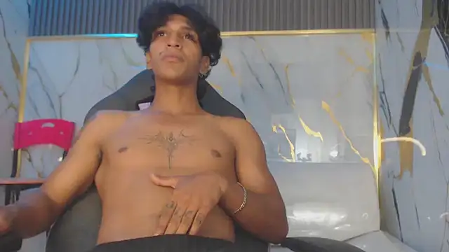 Snapshot of bull_cam chatting on October 22, 7:57 pm bull cam online show from October 22, 7:57 pm