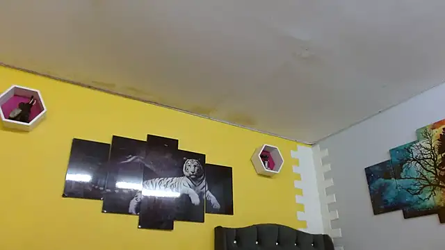 Snapshot of bull_cam chatting on October 21, 5:01 pm bull cam online show from October 21, 5:01 pm