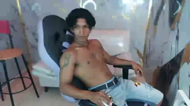 Snapshot of bull_cam chatting on November 13, 7:40 pm bull cam online show from November 13, 7:40 pm