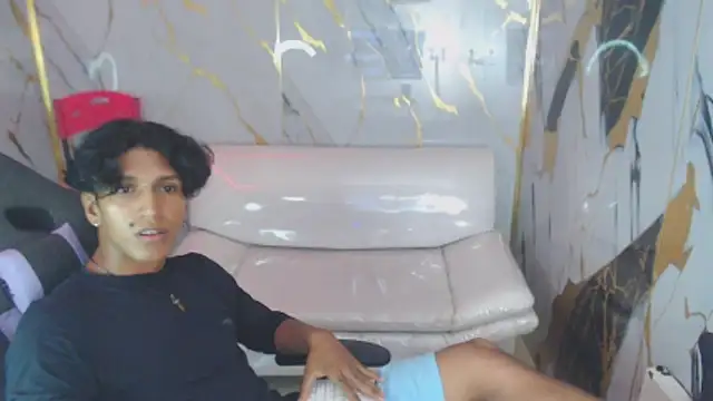 Snapshot of bull_cam chatting on November 2, 4:34 pm bull cam online show from November 2, 4:34 pm