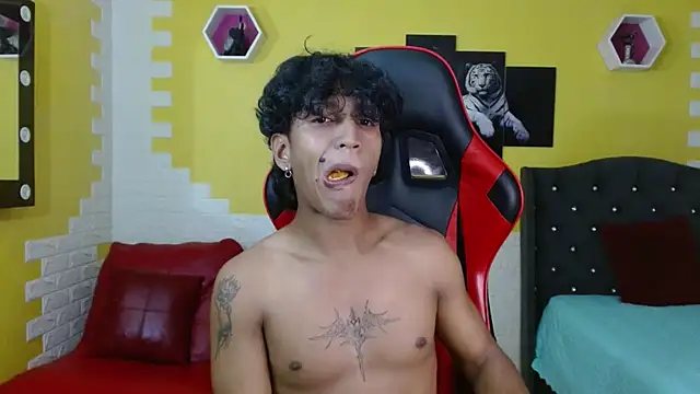 Snapshot of bull_cam chatting on October 19, 4:21 pm bull cam online show from October 19, 4:21 pm