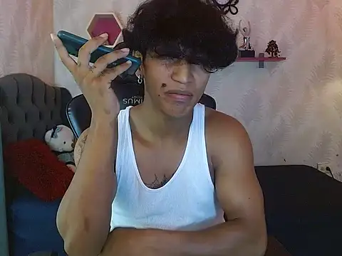 Snapshot of bull_cam chatting on November 12, 5:17 pm bull cam online show from November 12, 5:17 pm