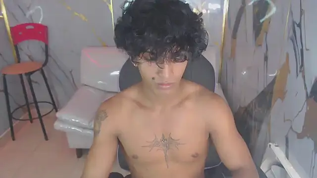 Snapshot of bull_cam chatting on October 26, 4:18 pm bull cam online show from October 26, 4:18 pm