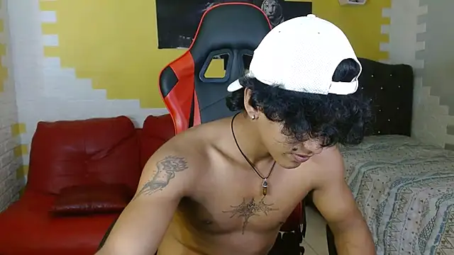 Snapshot of bull_cam chatting on November 16, 6:56 pm bull cam online show from November 16, 6:56 pm