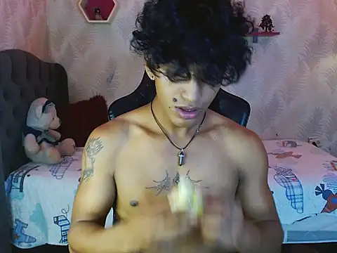 Snapshot of bull_cam chatting on October 31, 3:52 pm bull cam online show from October 31, 3:52 pm