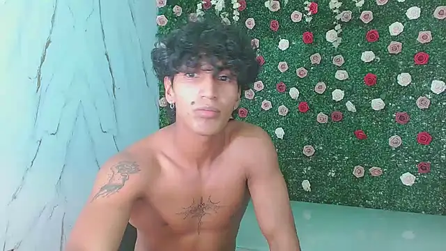 Snapshot of bull_cam chatting on November 15, 8:13 pm bull cam online show from November 15, 8:13 pm