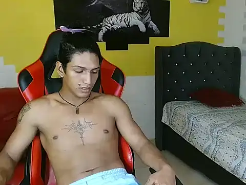 Snapshot of bull_cam chatting on November 29, 4:07 pm bull cam online show from November 29, 4:07 pm