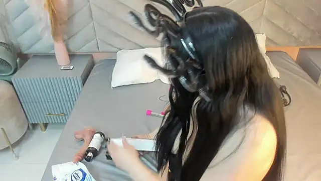 Mia Valentine  online show from October 24, 10:31 pm