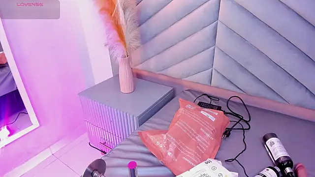 Mia Valentine  online show from November 16, 7:40 pm