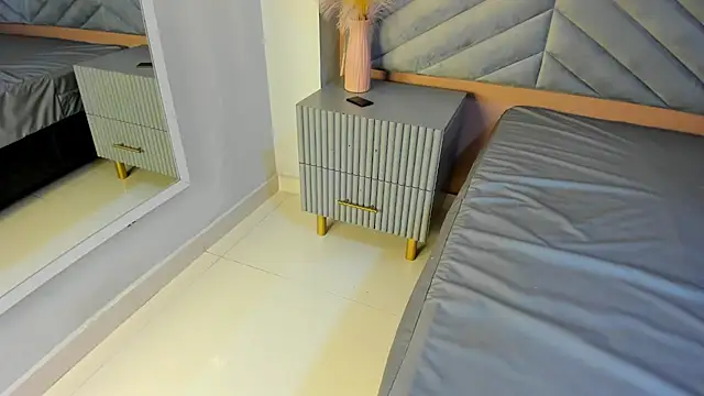 Mia Valentine  online show from February 14, 7:03 pm