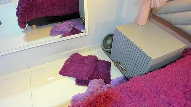 Mia Valentine  online show from March 4, 8:05 pm