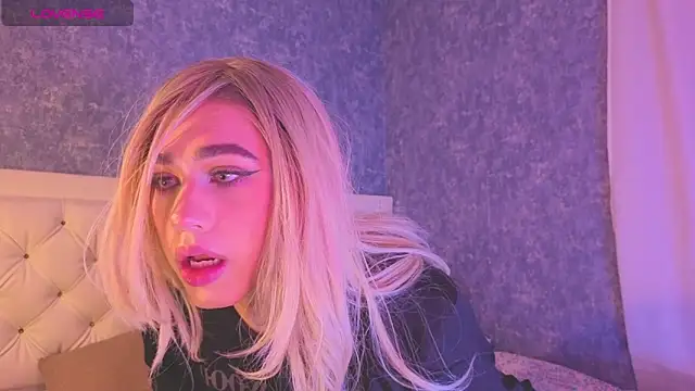 Snapshot of saraah_queen1 chatting on October 28, 5:08 am saraah queen1 online show from October 28, 5:08 am