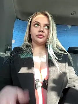 Snapshot of StasySweet chatting on November 15, 8:29 am StasySweet online show from November 15, 8:29 am