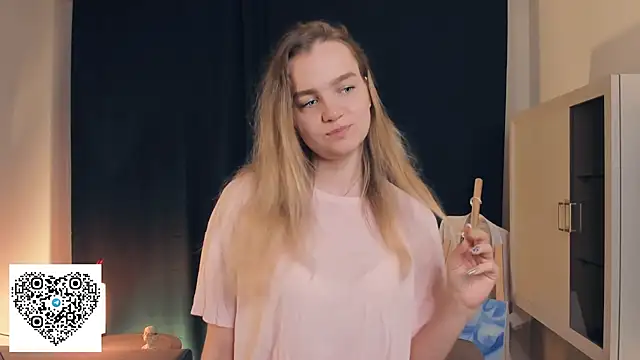 KerenFurguson online show from October 24, 7:13 pm