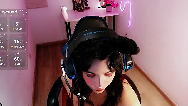 Lunyhose online show from March 31, 9:50 pm