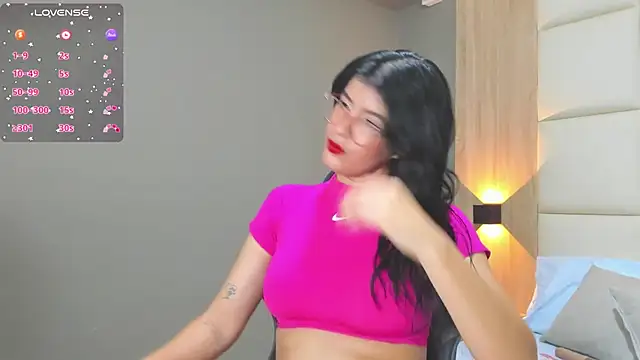 Snapshot of caroline_00403_ chatting on October 2, 7:06 pm caroline 00403  online show from October 2, 7:06 pm
