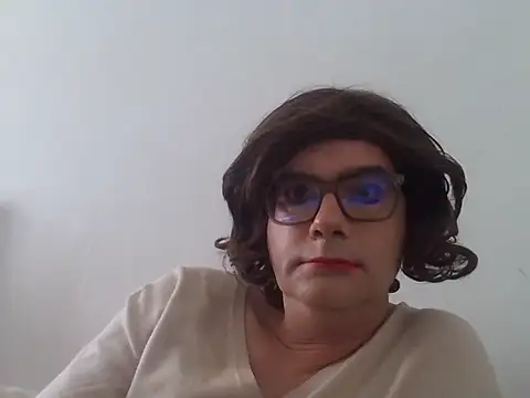 Snapshot of Nady79xxx chatting on December 17, 10:53 am Nady79xxx online show from December 17, 10:53 am