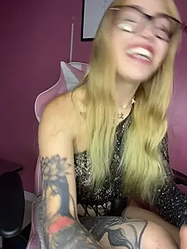 Snapshot of PrettyAshley_ chatting on June 25, 11:54 pm PrettyAshley online show from June 25, 11:54 pm