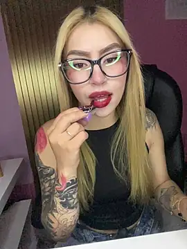 Snapshot of PrettyAshley_ chatting on July 19, 2:25 pm PrettyAshley online show from July 19, 2:25 pm