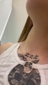 Snapshot of PrettyAshley_ chatting on October 28, 8:52 pm PrettyAshley online show from October 28, 8:52 pm