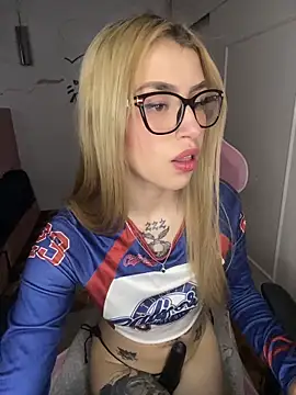 PrettyAshley  online show from May 31, 7:14 pm
