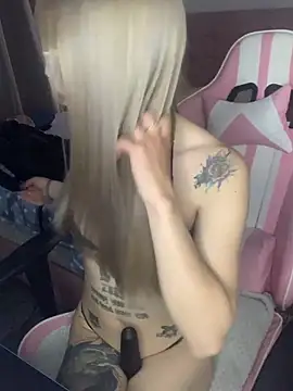 PrettyAshley  online show from April 23, 7:15 pm