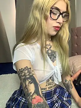 Snapshot of PrettyAshley_ chatting on June 21, 7:41 pm PrettyAshley online show from June 21, 7:41 pm