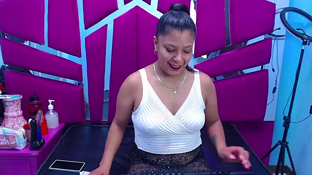 Snapshot of Carolina_Suarez_ chatting on November 29, 2:12 am Carolina Suarez online show from November 29, 2:12 am