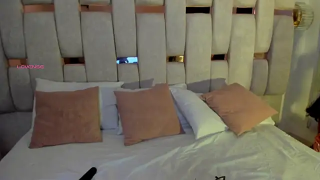 Snapshot of charlotte_line chatting on December 2, 6:09 pm charlotte line online show from December 2, 6:09 pm