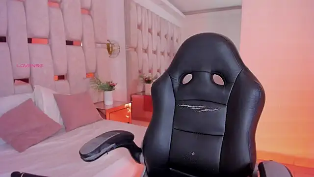 Snapshot of charlotte_line chatting on November 20, 5:13 pm charlotte line online show from November 20, 5:13 pm