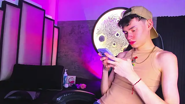 Snapshot of Deivid_oficial20 chatting on October 30, 7:44 pm Deivid oficial20 online show from October 30, 7:44 pm