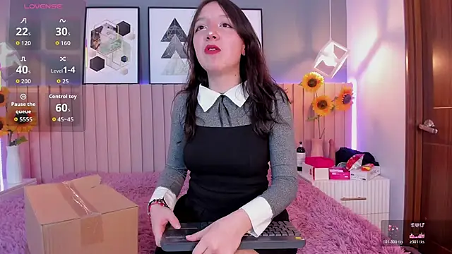 Snapshot of Nina_Ford chatting on February 21, 3:08 am Nina Ford online show from February 21, 3:08 am