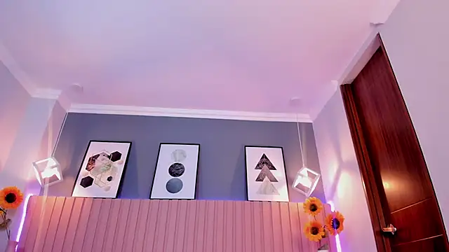 Nina Ford online show from March 24, 2:55 am