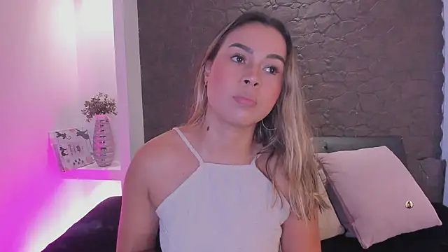 Snapshot of aby_smiith_ chatting on May 20, 7:44 pm aby smiith online show from May 20, 7:44 pm