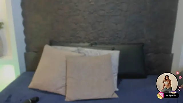 aby smiith  online show from March 31, 7:49 pm