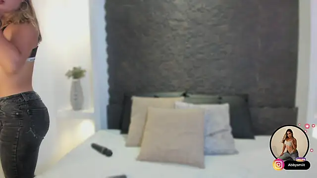 aby smiith  online show from March 25, 8:30 pm