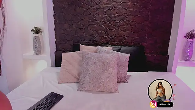 aby smiith  online show from January 8, 7:31 pm