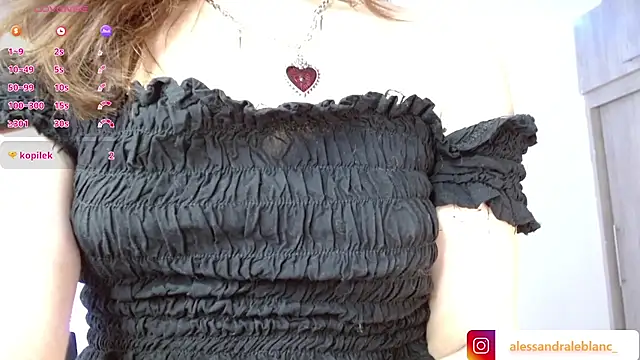 Snapshot of AlessandraLB chatting on September 12, 10:26 am AlessandraLB online show from September 12, 10:26 am
